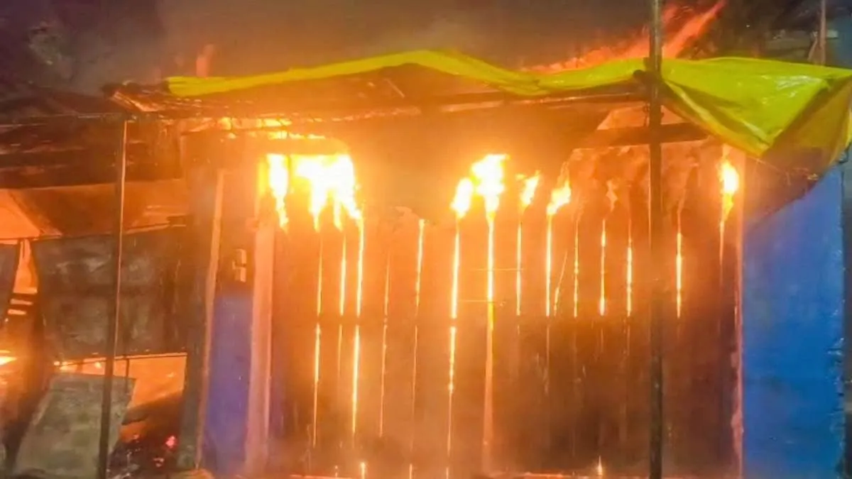 बैतूल बाजार में लगी भीषण आग, सुबह तक काबू पाने में जुटी रही फायर ब्रिगेड की टीम