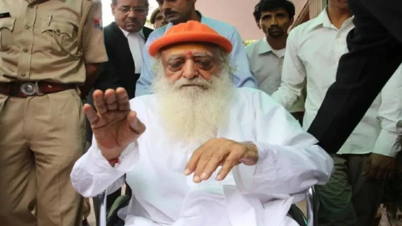 12 साल 8 महीने 21 दिन बाद जेल से बाहर आया आसाराम, दिखा पुराना तेवर