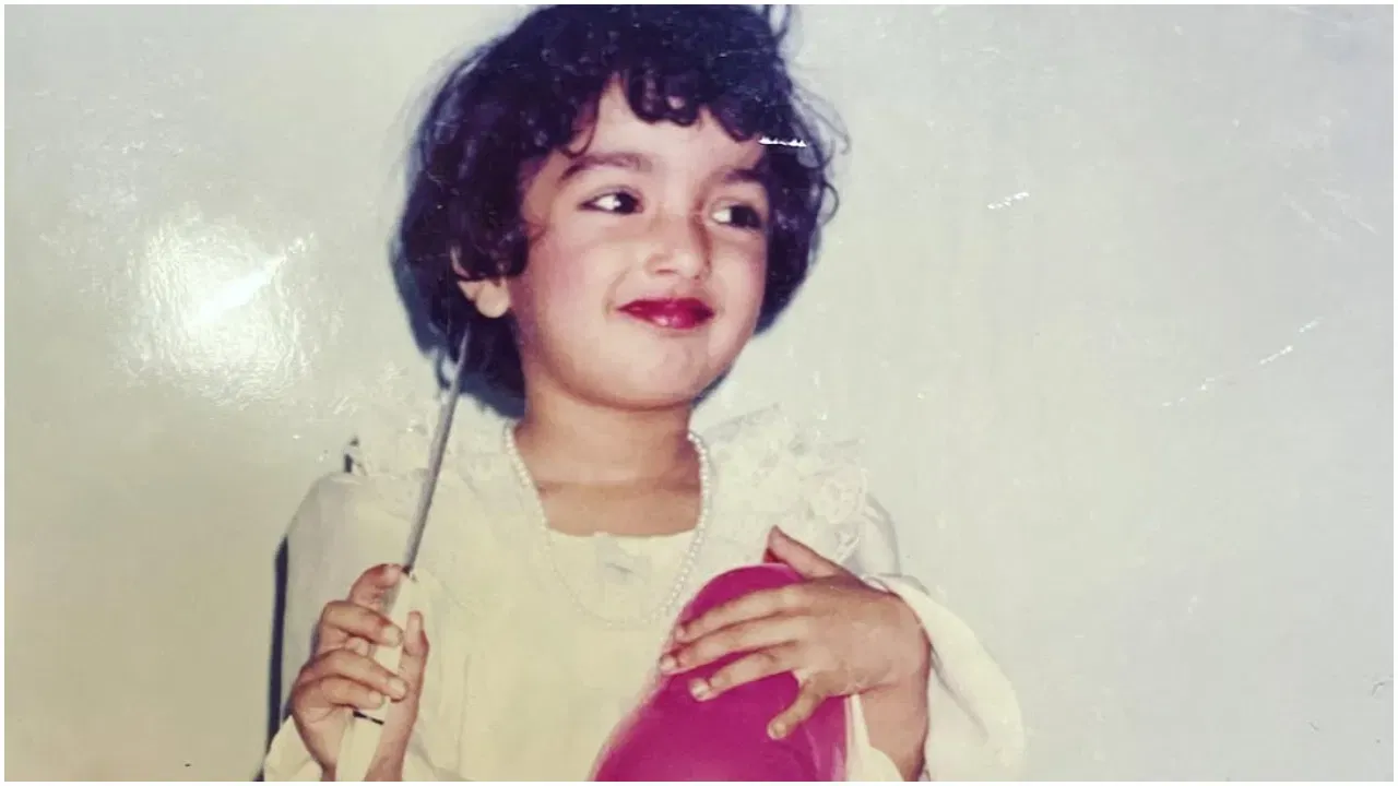 तस्वीर में नजर आ रही बच्ची ने हिंदी सीरियल से शुरू किया था करियर, आज भोजपुरी सिनेमा की है स्टार, पहचाना?