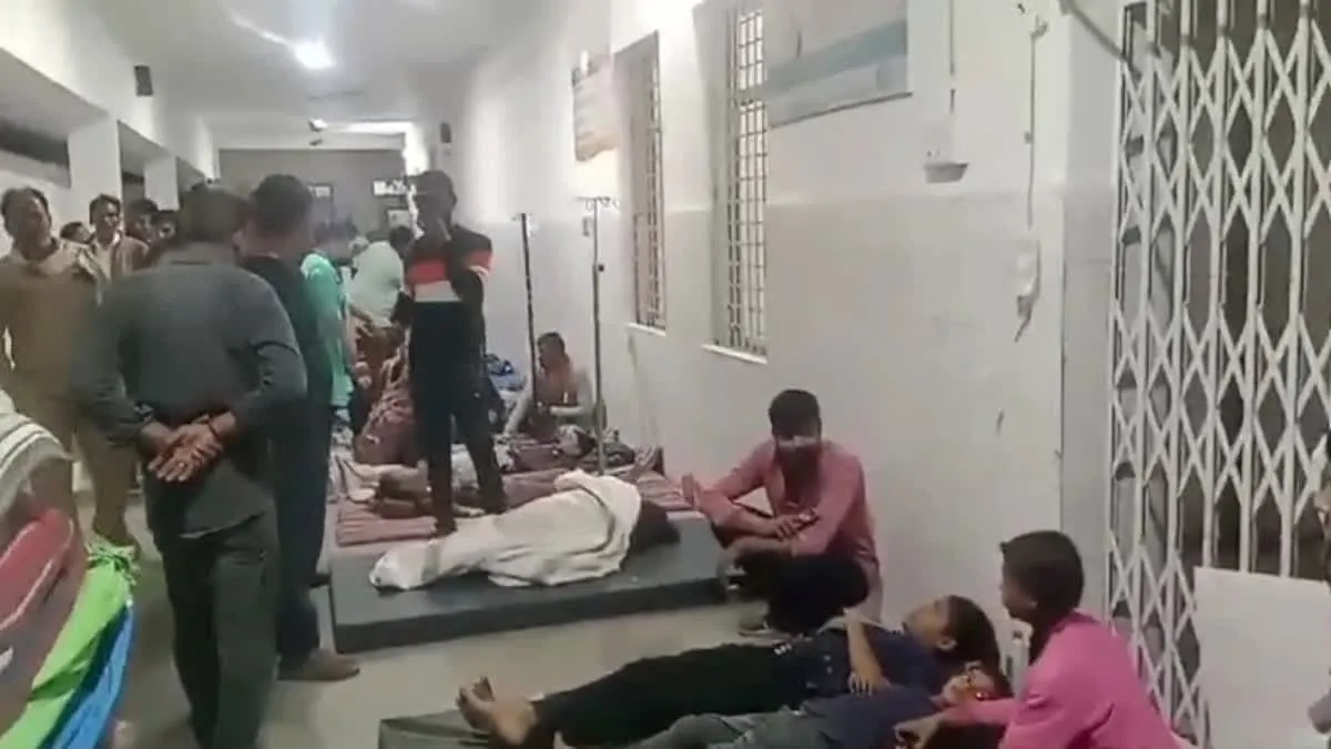 गणतंत्र दिवस के कार्यक्रम में हलवा-पूरी खाने से 30 बच्चों की तबियत बिगड़ी 