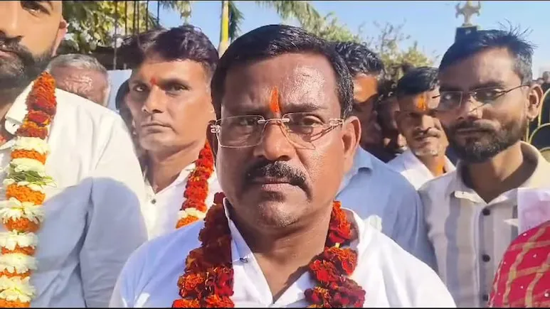 नहीं मिला सही प्रत्याशी को टिकट तो बना ली नई पार्टी, नाम रखा 'दुखी आत्मा पार्टी'