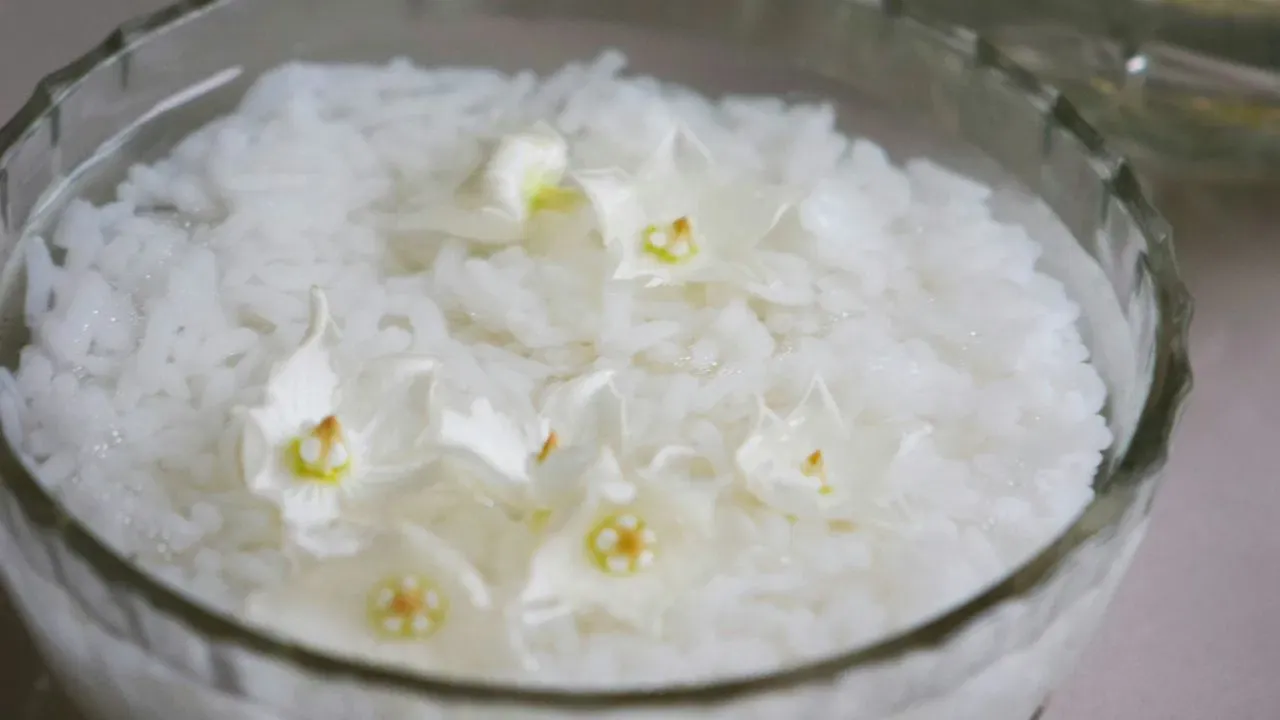 चेहरा नहीं बालों के लिए भी वरदान है चावल का पानी, जानें कैसे करें इसका इस्तेमाल