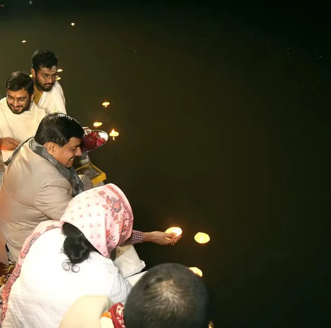 मुख्यमंत्री मोहन यादव ने मथुरा में सपरिवार किया मां यमुना का पूजन और दीप दान