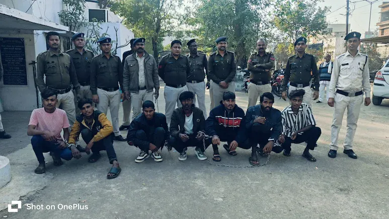 पुलिस ने उतार दिया 12 आरोपियों के सिर से हीरोपंती का भूत, अकल लगा दी ठिकाने 