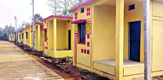 छत्तीसगढ़ में बिना नोटिस तोड़ दिए पीएम आवास के घर, मदद के लिए पूर्व सीएम के पास पहुंचे इस गांव के लोग