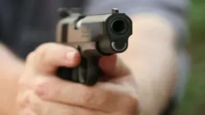 नशे में CRPF कॉन्स्टेबल ने पहले पत्नी को मारी गोली और फिर खुद भी लगाया मौत को गले