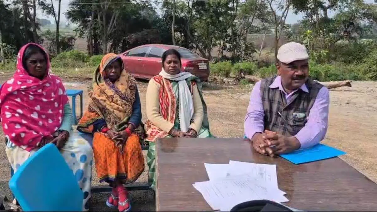 पटवारी ने जिंदा शख्स को मृत बनाकर बेच दी थी जमीन, गिरफ्तारी पर पुलिस और पटवानी संघ आमने-सामने