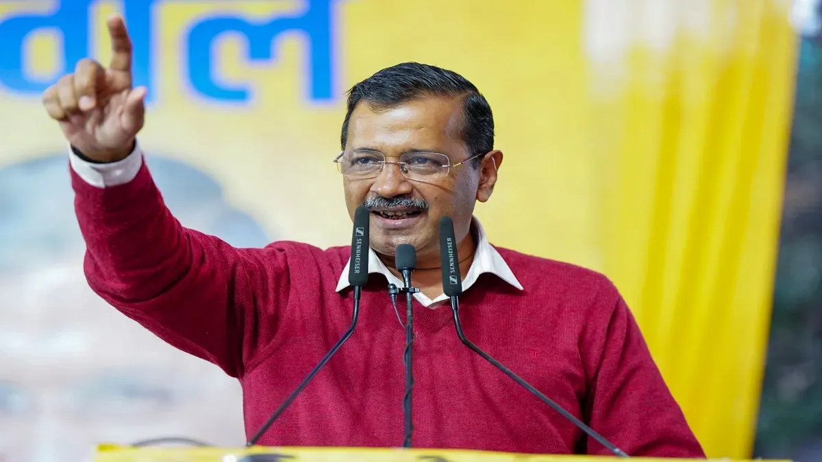 चुनाव से पहले मुश्किल में केजरीवाल? 'पानी में जहर' वाले बयान पर EC ने भेजा नोटिस, कहा-सबूत दीजिए