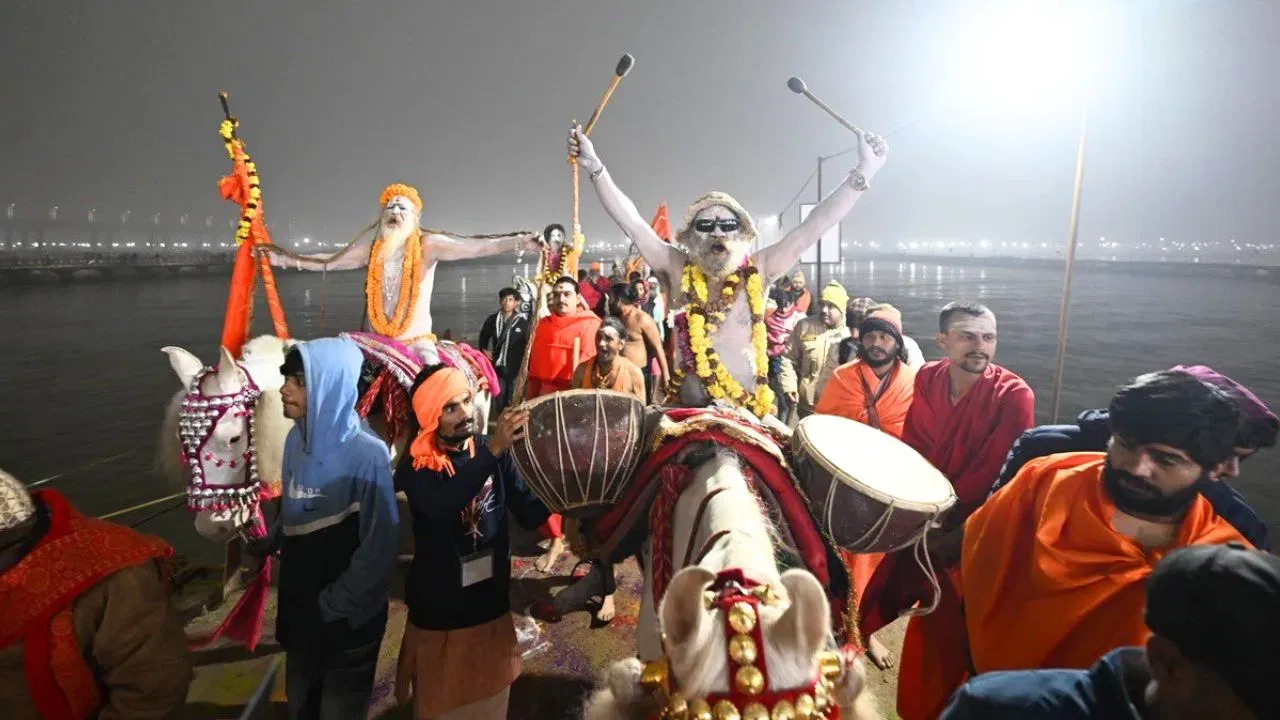 प्रयागराज में महाकुंभ का दिव्य और भव्य आयोजन, जारी है अमृत स्नान