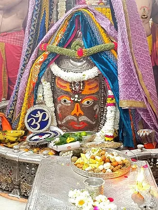 बाबा महाकाल का खुला तीसरा नेत्र, आज भस्म आरती में दिए कुछ ऐसे दर्शन; भक्त हुए निहाल