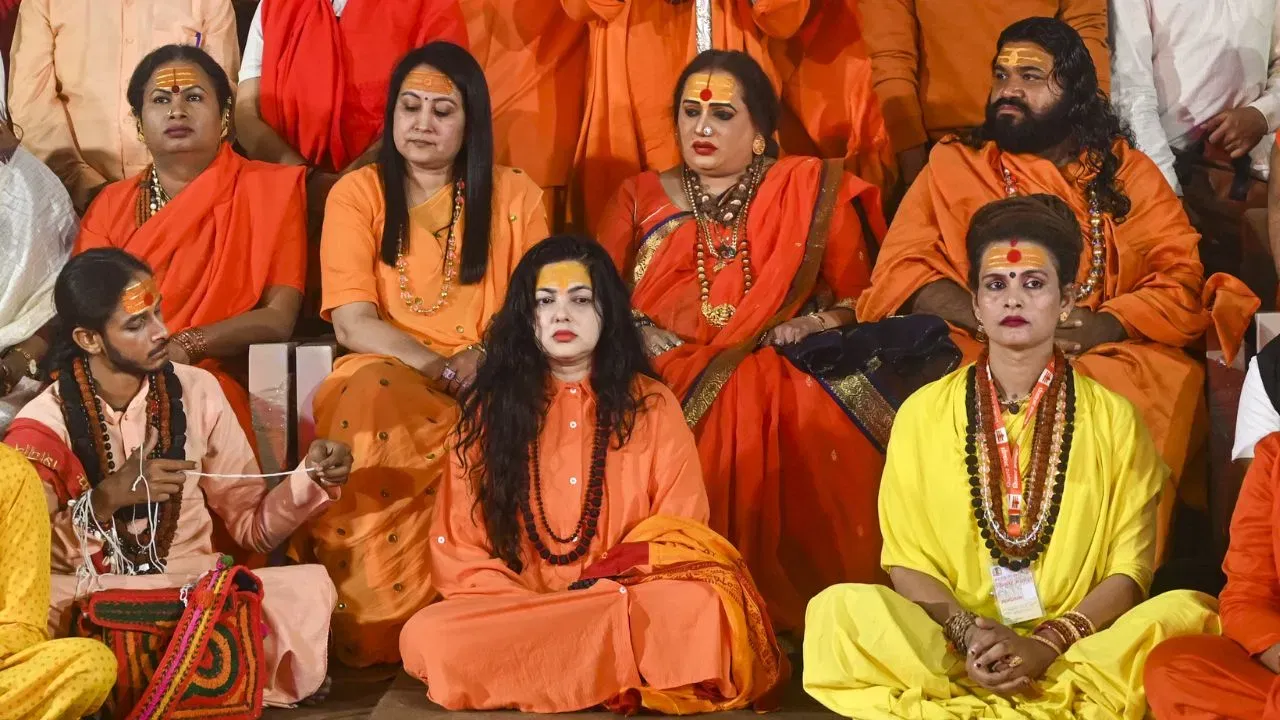 प्रयागराज: एक्ट्रेस ममता कुलकर्णी को महामंडलेश्वर पद से हटाया, किन्नर अखाड़े से भी निष्कासित… महाकुंभ में ली थी संन्यास की दीक्षा