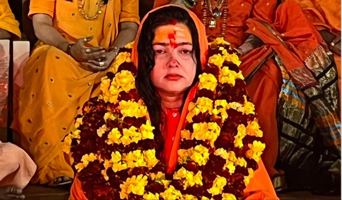 ममता कुलकर्णी बनीं किन्नर अखाड़े की महामंडलेश्वर, पट्टाभिषेक में हुईं भावुक, बॉलीवुड वापसी पर कही ये बात