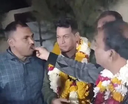 दो एएसआई का आदतन अपराधियों के साथ केक काटते हुए वीडियो वायरल, एसपी ने किया लाइन अटैच