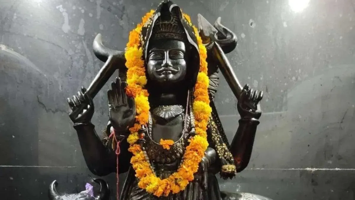 शनिवार को कभी नहीं करना चाहिए ये काम, वरना झेलना पड़ सकता है शनि देव का प्रकोप