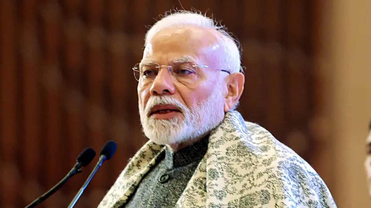 राजधानी में प्रधानमंत्री की तस्वीर से छेड़छाड़, आरोपी की तलाश में कैमरे खंगाल रही पुलिस 