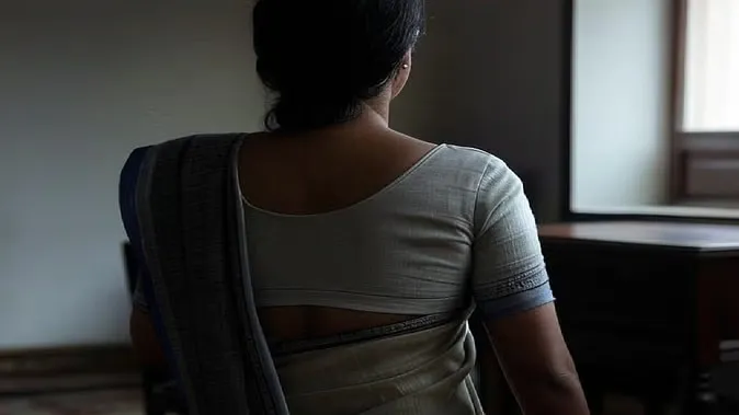 बीवी के पति के दोस्त से हैं संबंध: मित्र को तलाशते हुए अपने घर गया युवक... पत्नी के साथ मिला वो; दे दी जान