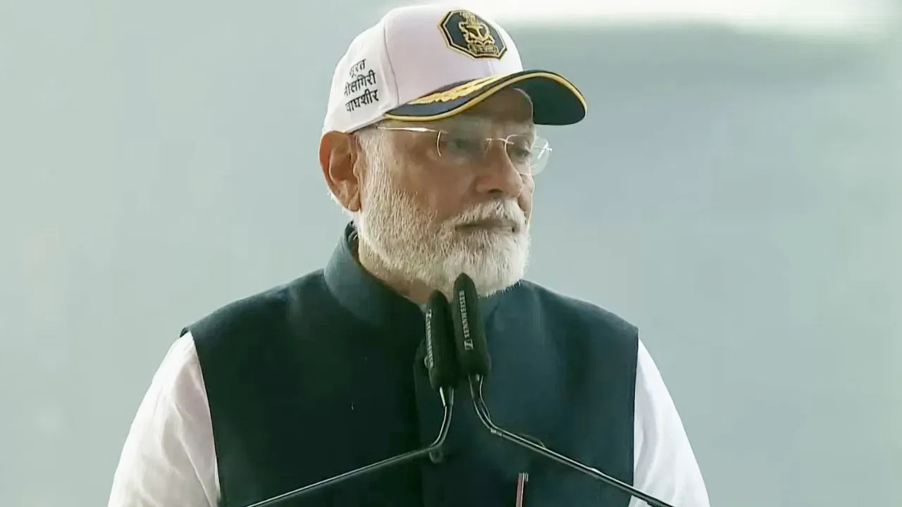 पीएम मोदी ने राष्ट्र को समर्पित किए 3 नौसेना युद्धपोत, कहा- यादगार दिन, बनेगा मजबूत भारत