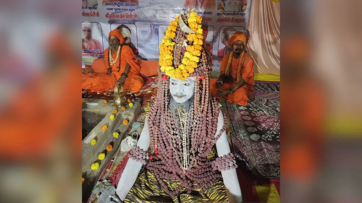 रुद्राक्ष बाबा की अनोखी साधना, शरीर पर धारण किए सवा लाख रुद्राक्ष, कहा- मिलती है अपार शांति