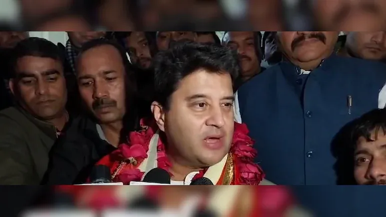 प्रणब मुखर्जी के स्मारक निर्माण पर सिंधिया ने गांधी परिवार पर किया कटाक्ष, कहा- देश के रत्न केवल एक फैमली में नहीं...