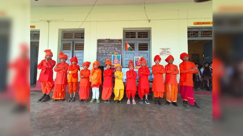 युवा दिवस पर नक्सल इलाके में दिखी अनूठी झलक, बच्चों ने इस अंदाज में मनाई जयंती 