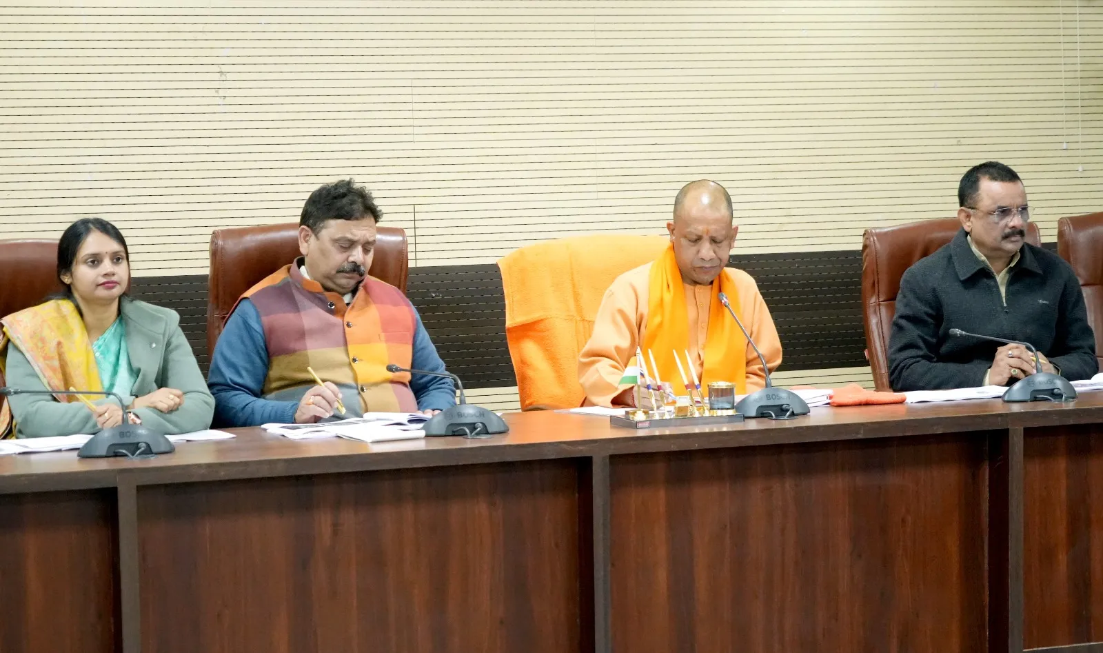 महाकुंभ के दौरान काशी आने वाले श्रद्धालुओं को नहीं होगी कोई दिक्कत, CM योगी ने दिए ये निर्देश