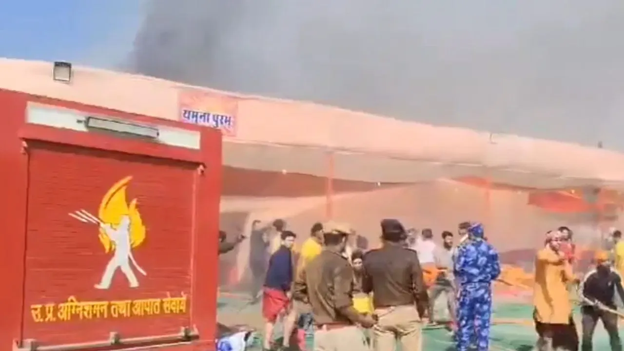प्रयागराज महाकुंभ मेले के सेक्टर 18 में लगी आग, 22 टेंट जलकर राख, बचाव कार्य जारी