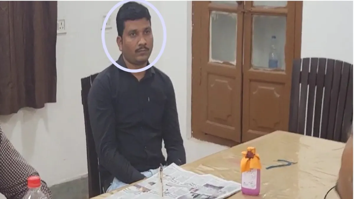 घूसखोर निकला बाबू :  45 हजार रिश्वत लेते लोकायुक्त ने रंगे हाथों किया गिरफ्तार