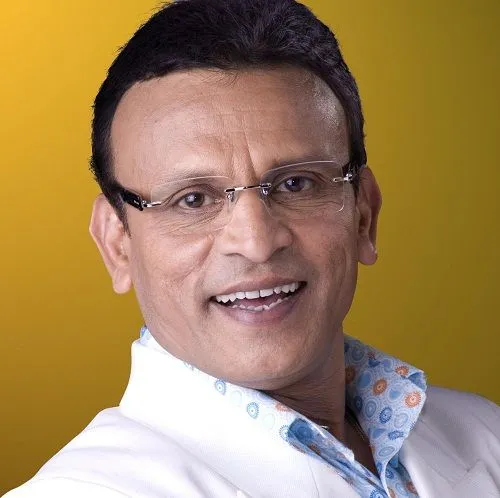 Birthday Special : 12 एक्टर्स के साथ बस एक कमरे के अंदर शूट हुई थी 117 मिनट की ये फिल्म, 29 की उम्र में बुजुर्ग बने थे अनु कपूर