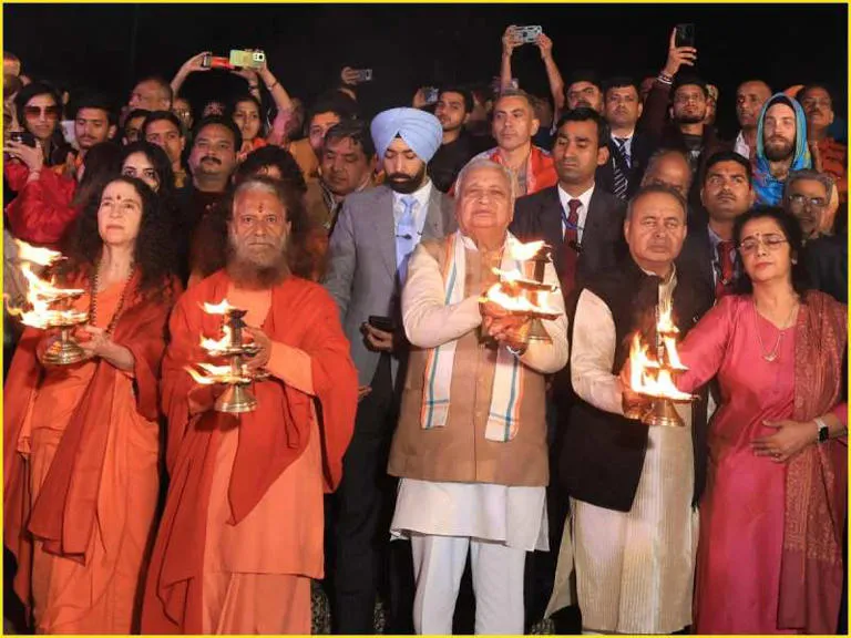 महाकुंभ पहुंचे बिहार के राज्यपाल अरिफ मोहम्मद खान: कहा- यहां दिख रही सनातन संस्कृति की की एकता