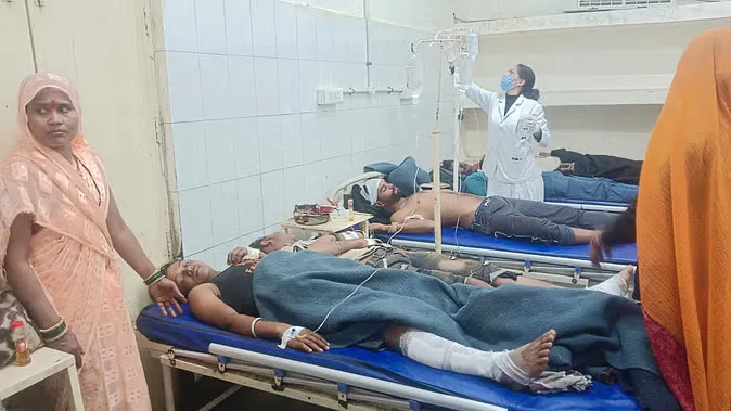 हाईटेंशन लाइन से टकराई सीढ़ी, कान्हा नेशनल पार्क में 11 मजदूरों को लगा करंट, अस्पताल में भर्ती