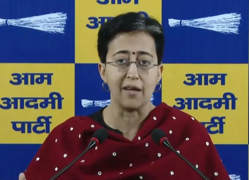 रेखा सरकार का दिल्ली की महिलाओं से धोखा, पहली कैबिनेट में 2500 रु की योजना पास नहीं: आतिशी