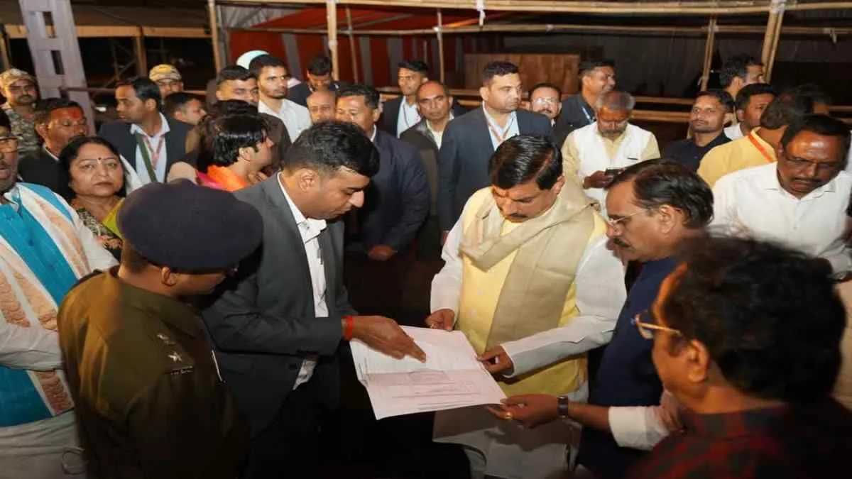 बागेश्वर धाम पहुंचे मुख्यमंत्री मोहन यादव, पीएम मोदी के आगमन से पहले लिया तैयारियों का जायजा