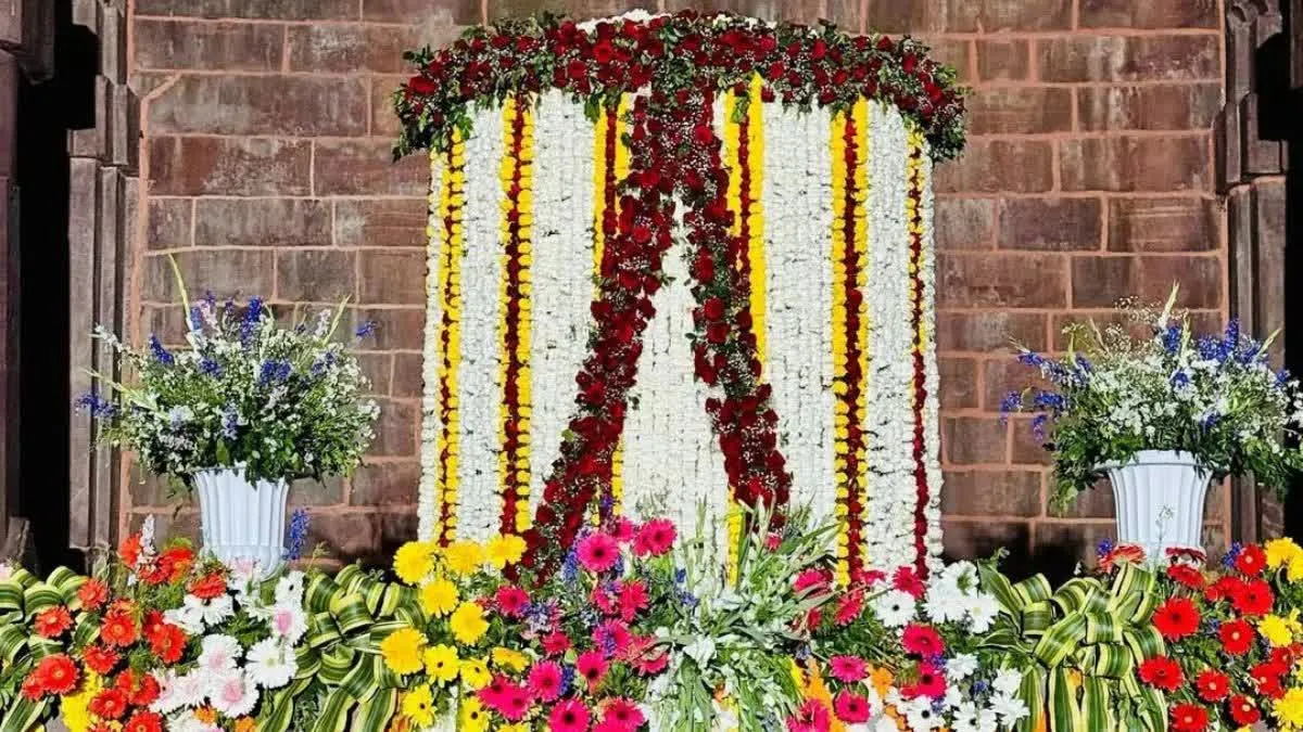 रायसेन के भोजेश्वर मंदिर में भक्तों का जनसैलाब, महादेव का श्रृंगार देख स्तब्ध रह गए भक्त