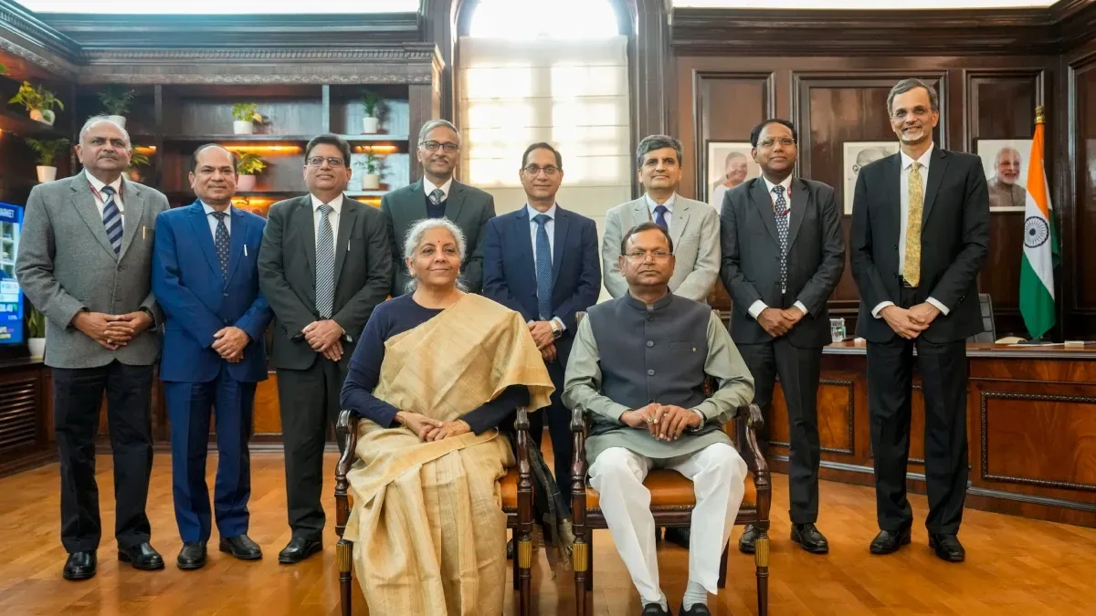 आज बजट पेश करेंगी वित्त मंत्री निर्मला सीतारमण, यहां पढ़ें हर अपडेट