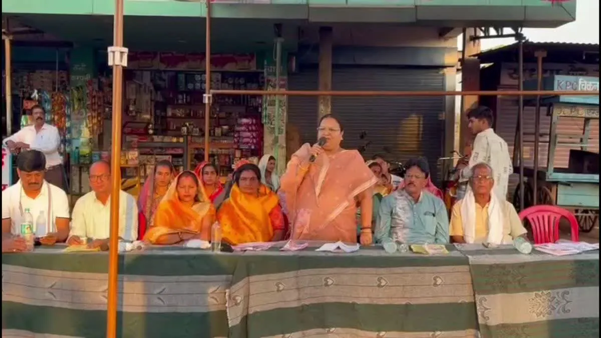 पंचायत चुनाव का दूसरा चरण: राजनीतिक दल झोंक रहे ताकत, बालोद में अनिला भेड़िया ने संभाली कमान
