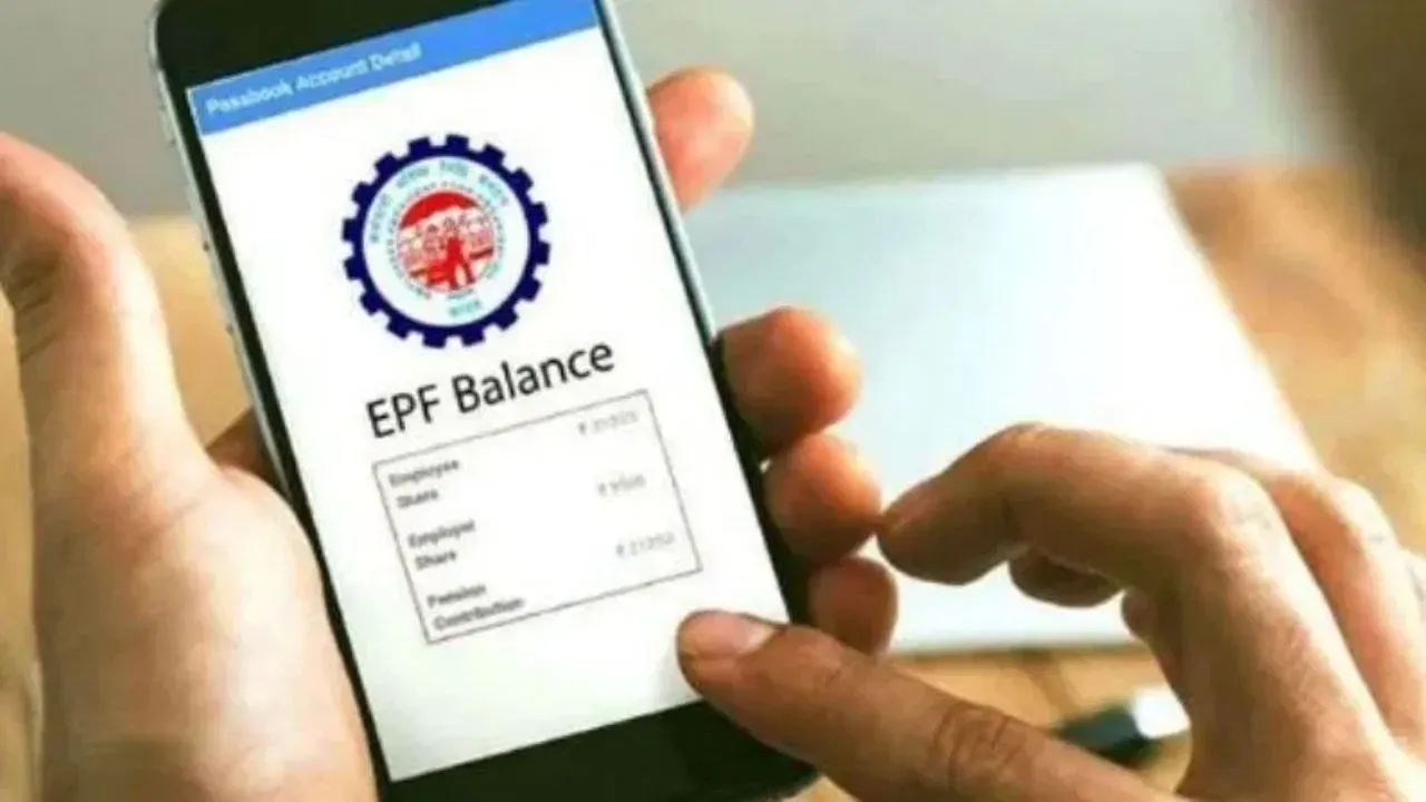 EPFO के करोड़ों मेंबर्स को बड़ा झटका! कम हो सकता है PF के पैसे पर मिलने वाला ब्याज