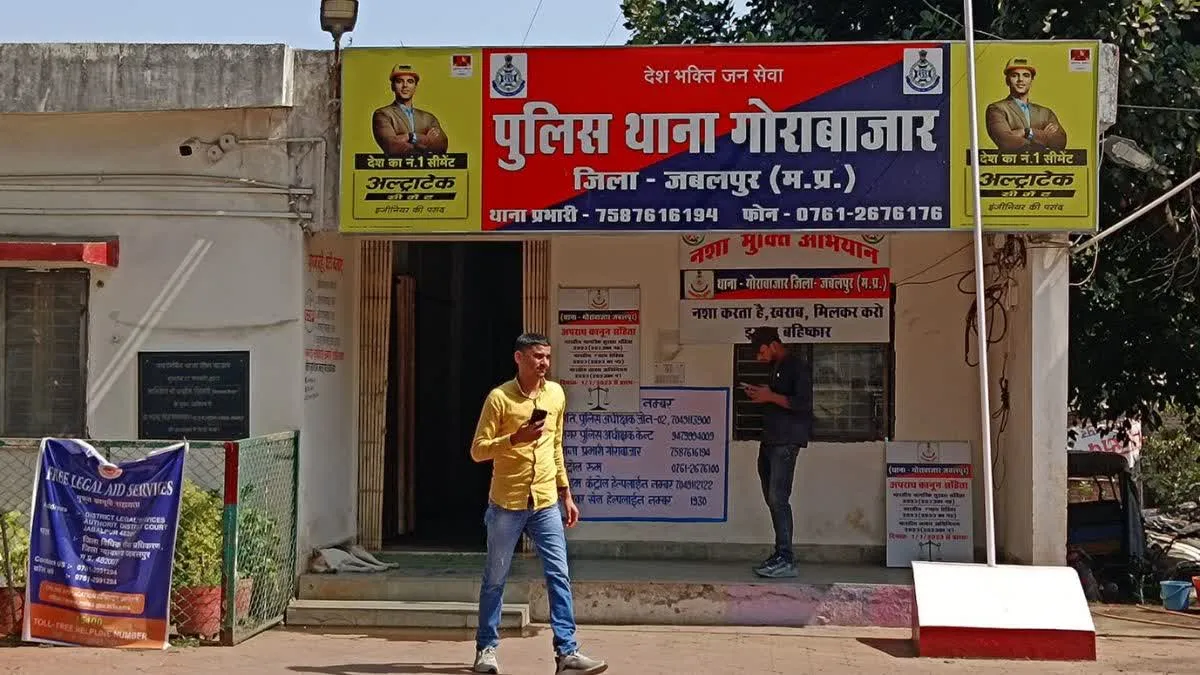 पति की मौत के बाद शव के साथ रही पत्नी, भाई ने किया फोन, फिर सच्चाई आई सामने