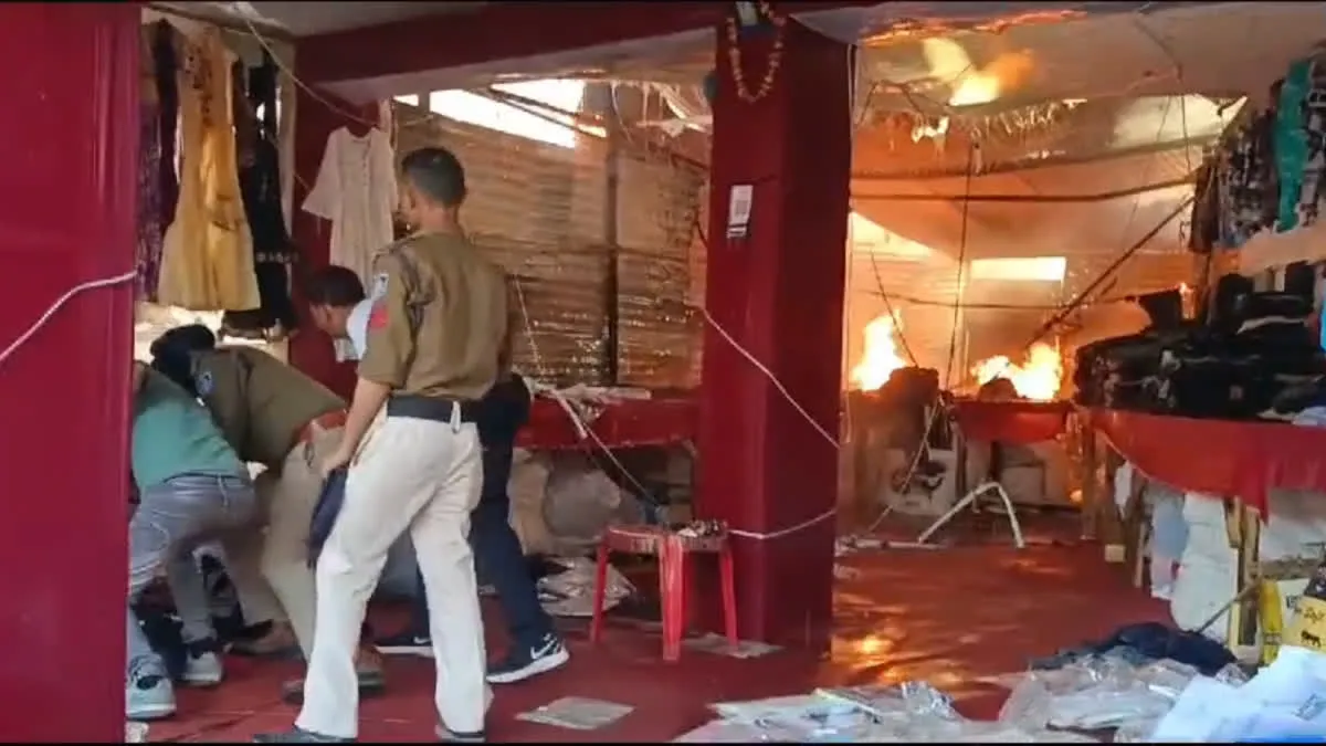 ग्वालियर व्यापार मेले में भगदड़, अचानक लगी आग, करोड़ों का माल स्वाहा 