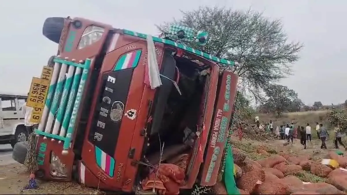 जबलपुर-नागपुर हाईवे पर ट्रक ने बाइक को मारी टक्कर, 2 बच्चों सहित परिवार के 4 लोगों की मौत 