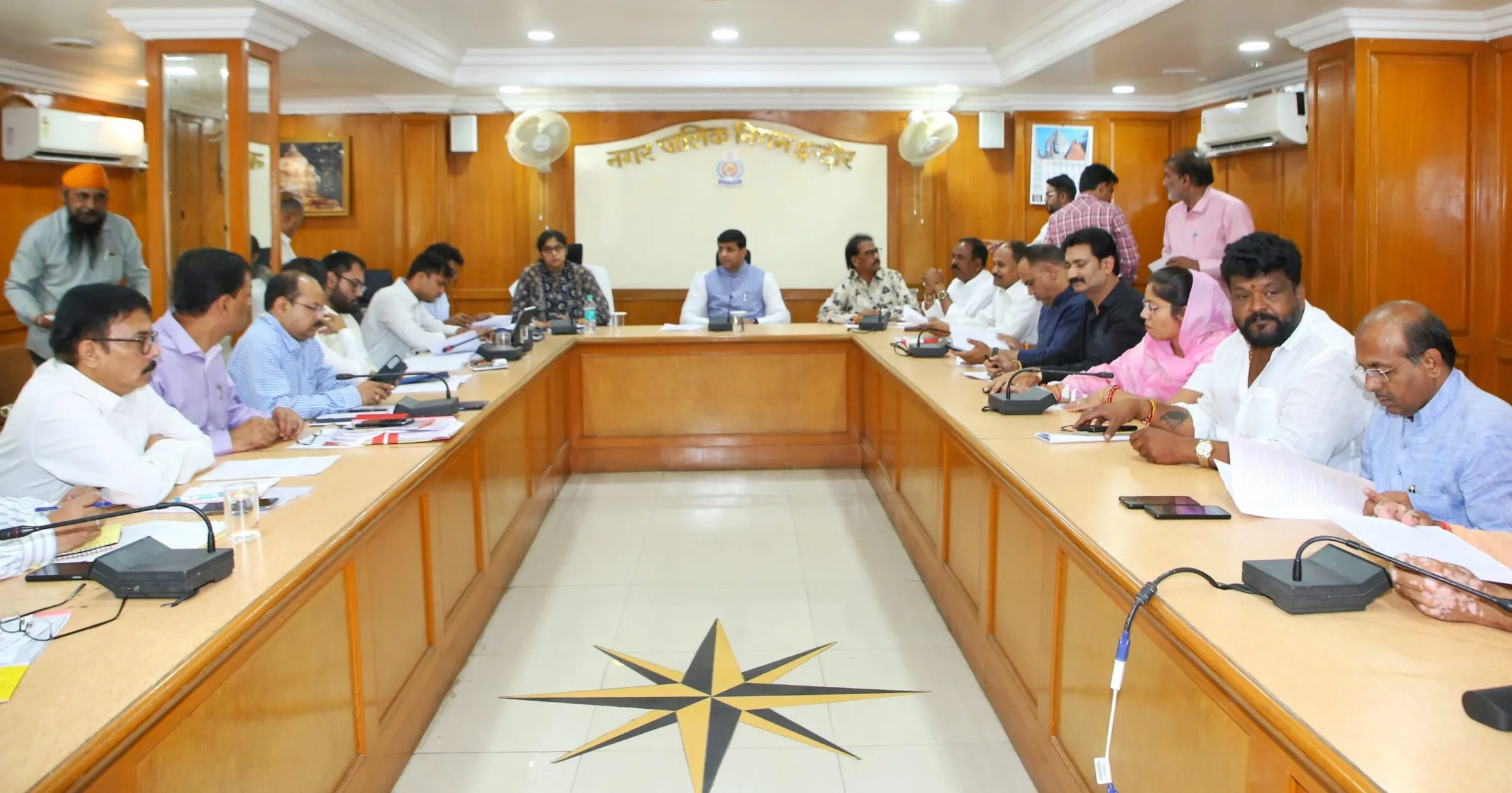 इंदौर में मेयर्स की बैठक, मुख्यमंत्री और मंत्री कैलाश विजयवर्गीय वर्चुअली हुए शामिल 