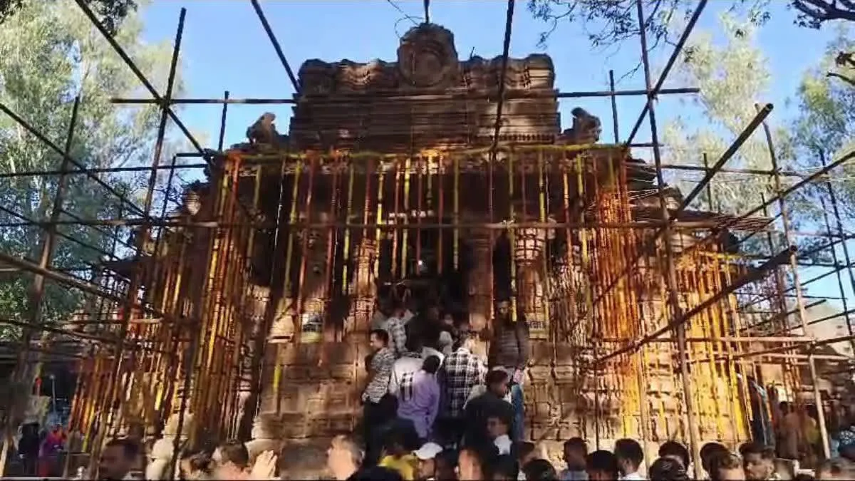 भोरमदेव मंदिर में भक्तों का तांता, सुबह से श्रद्धालु कर रहे जलाभिषेक