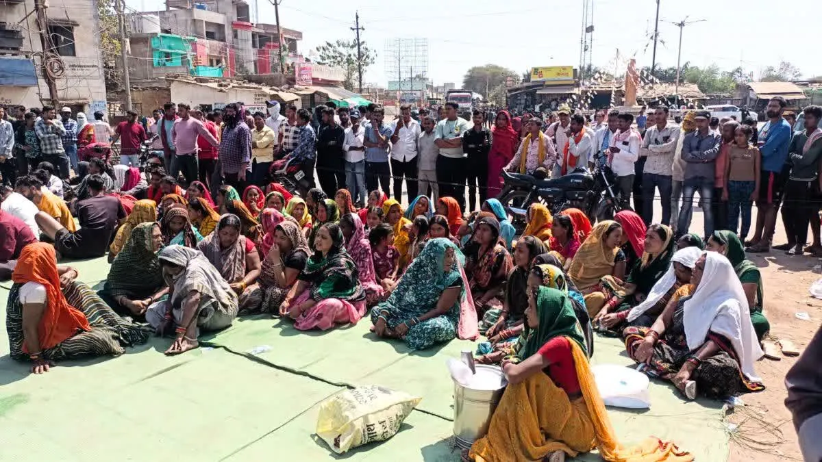कवर्धा सड़क हादसे में मौत पर लोगों का हंगामा, रायपुर जबलपुर नेशनल हाईवे किया जाम