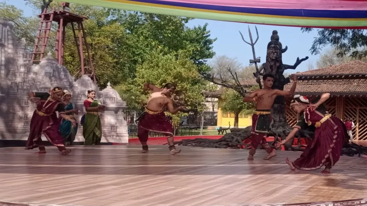 गिनीज बुक में नाम दर्ज कराने के लिए खजुराहो में मैराथन डांस, 139 आर्टिस्ट 25 घंटे लगातार करेंगे नृत्य
