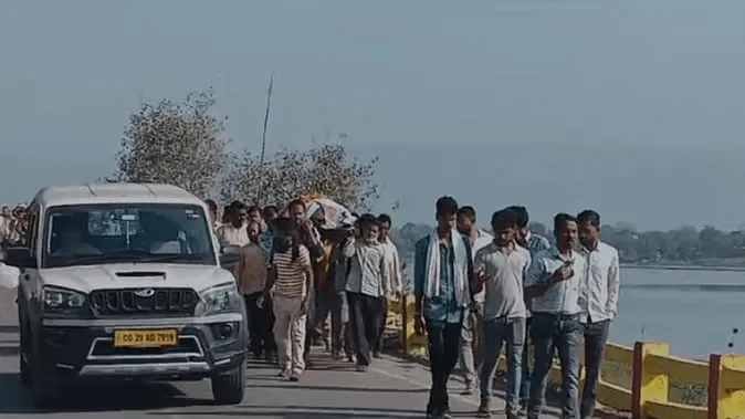 एक साथ उठीं 6 अर्थियां: प्रयागराज में सड़क हादसे में मृतकों की बॉडी पहुंची कोरबा, गांव में पसरा मातम
