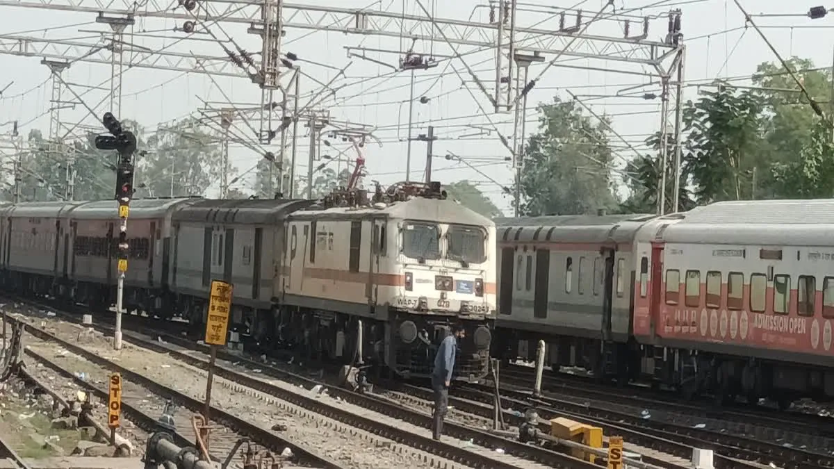 महाकुंभ में एक बार फिर बढ़ी भीड़, प्रयागराज जाने वालीं 18 ट्रेनें कैंसिल