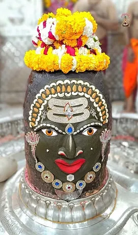 आज से 10 दिवसीय महाशिवरात्रि पर्व का उत्साह :  त्रिपुंड और त्रिनेत्र लगाकर भस्म आरती में सजे बाबा महाकाल