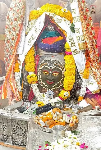 आज पचरंगी पगड़ी में सजे 
