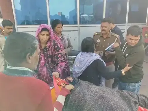 महाकुंभ जा रही बस हादसे का शिकार, भोपाल की महिला श्रद्धालु के शरीर में घुसा लोहा, मौत
