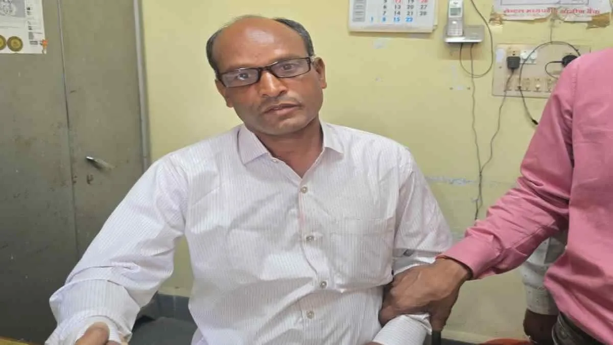 धरा गया क्लर्क, ग्रेच्युटी फंड की ब्याज राशि रिलीज करने के लिए मांगी थी रिश्वत