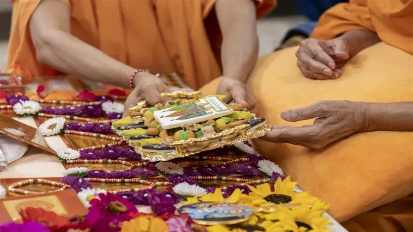 अफ्रीका में सबसे बड़े हिंदू मंदिर का उद्घाटन, खुशी से झूम उठे भारतीय; Photos में देखें भव्य स्वरूप